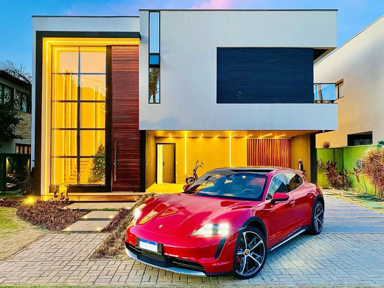 Elegante, sofisticada e pronta para morar. PORTEIRA FECHADA.