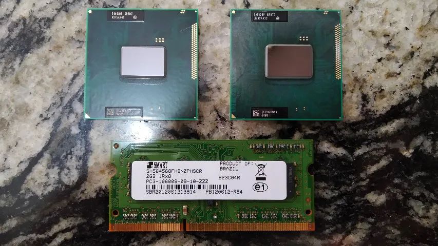 1 Processador Notebook Intel Core i3 2328M Socket PGA988 + 1 Pente Memória 1RX8 2Gb DDR3