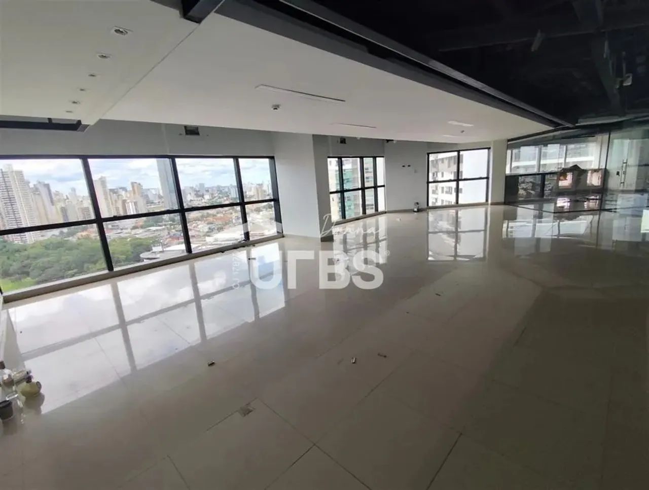 Sala Comercial com 1466,66m² no Walk Bueno Business! - Foto 2