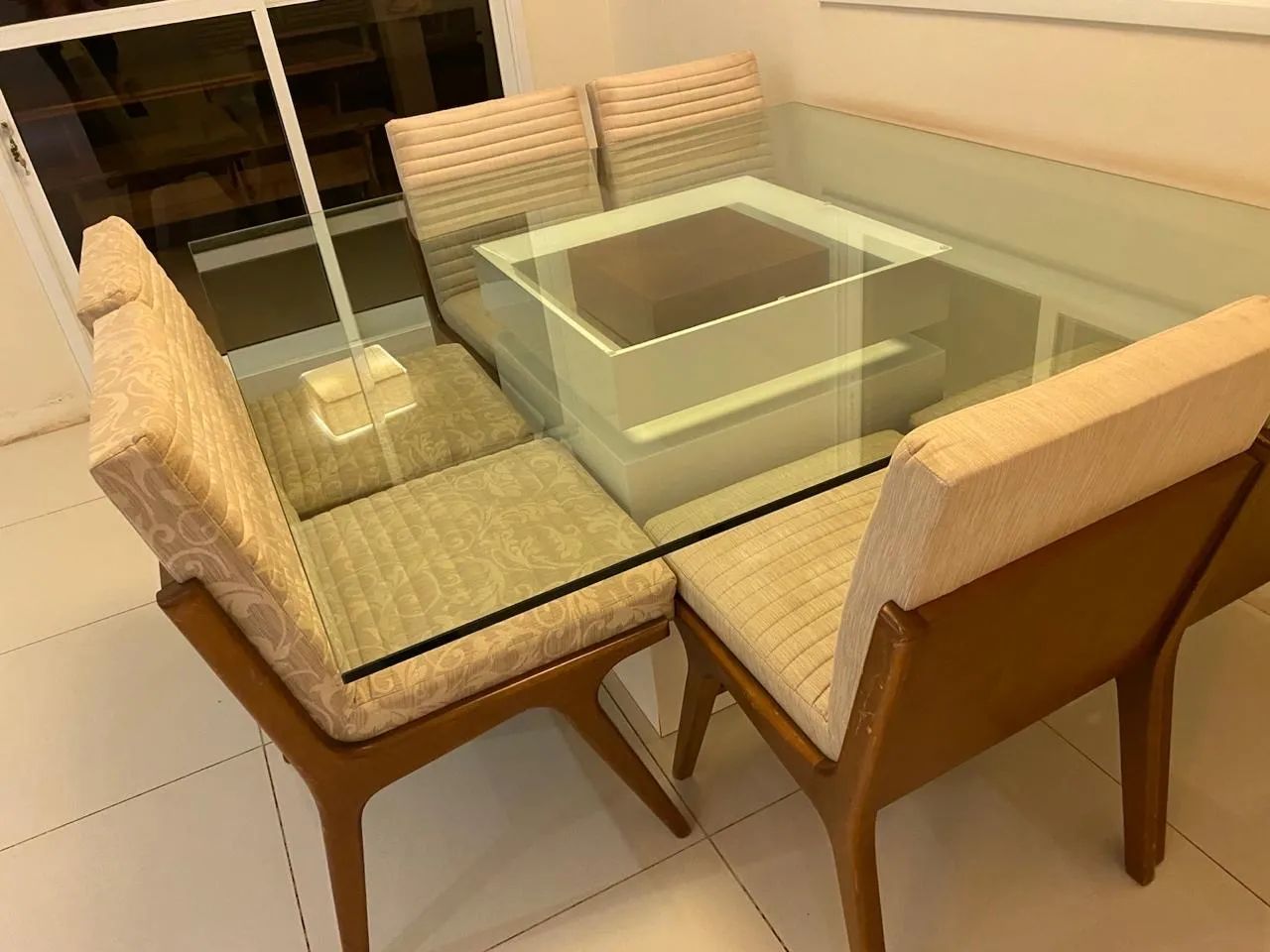 Mesa de vidro com 6 cadeiras - Foto 2
