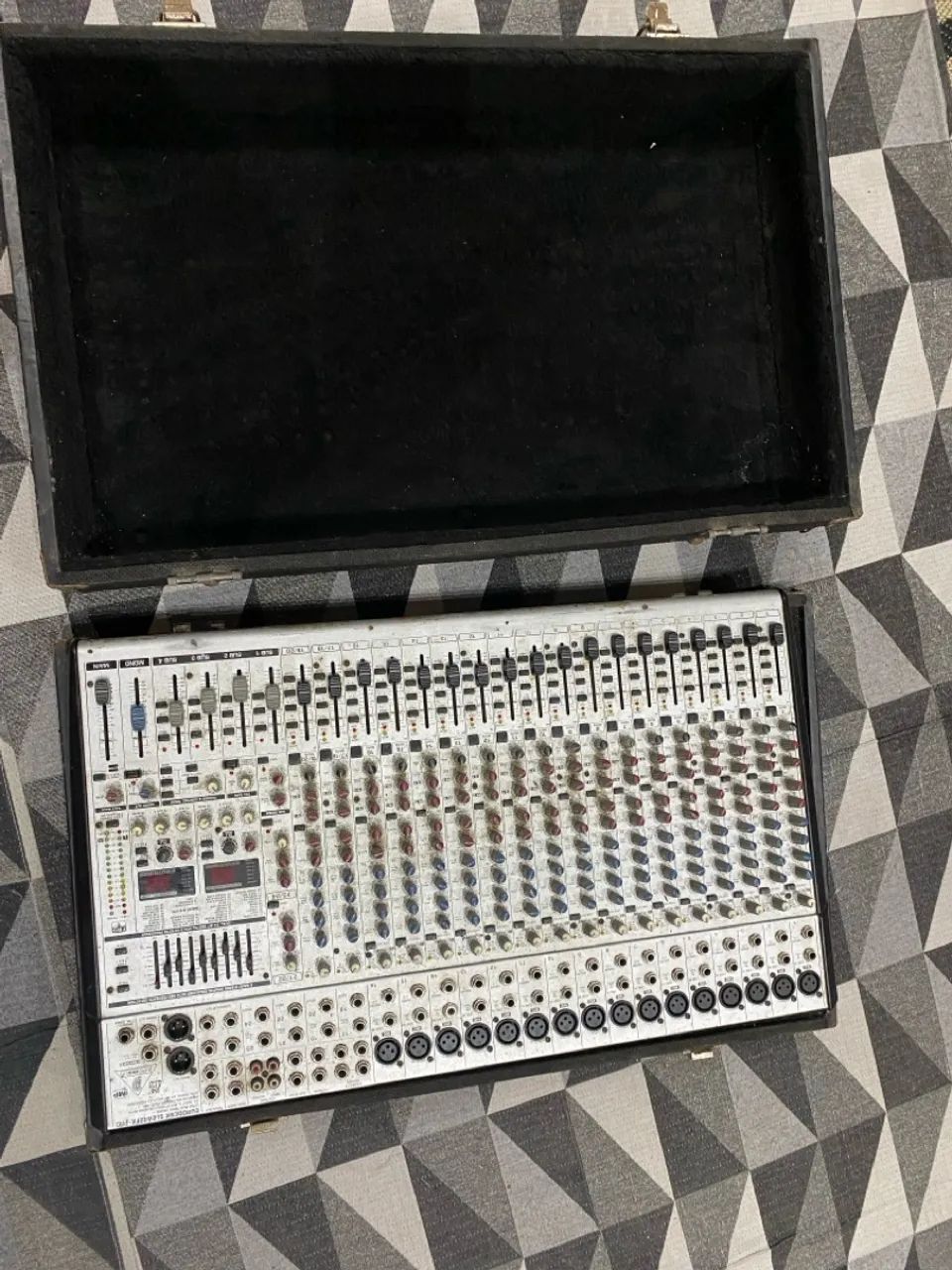 Mesa de Som Behringer EURODESK SL3242FX-PRO - Foto 2