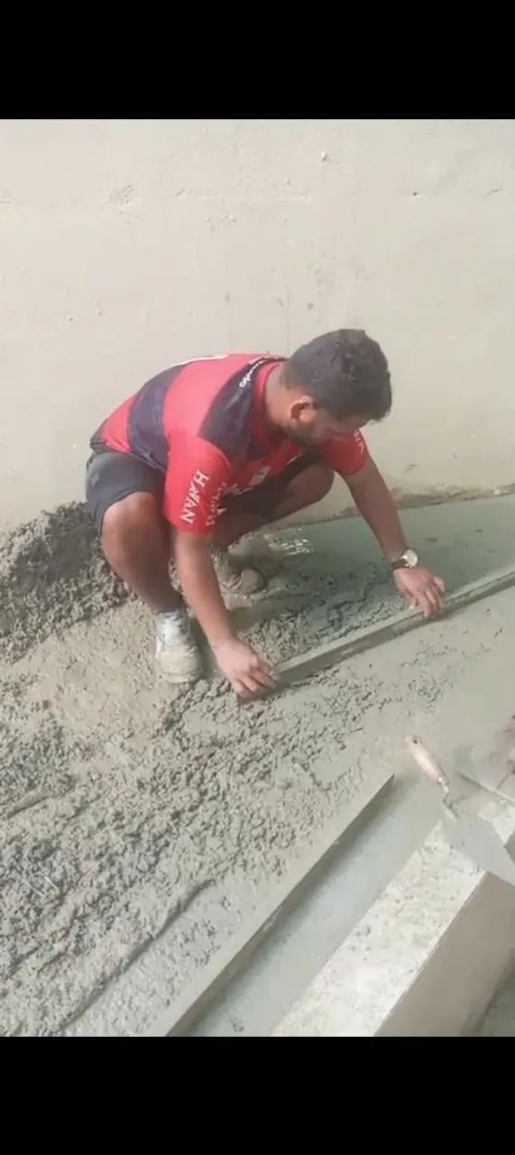 Meio oficial de pedreiro 