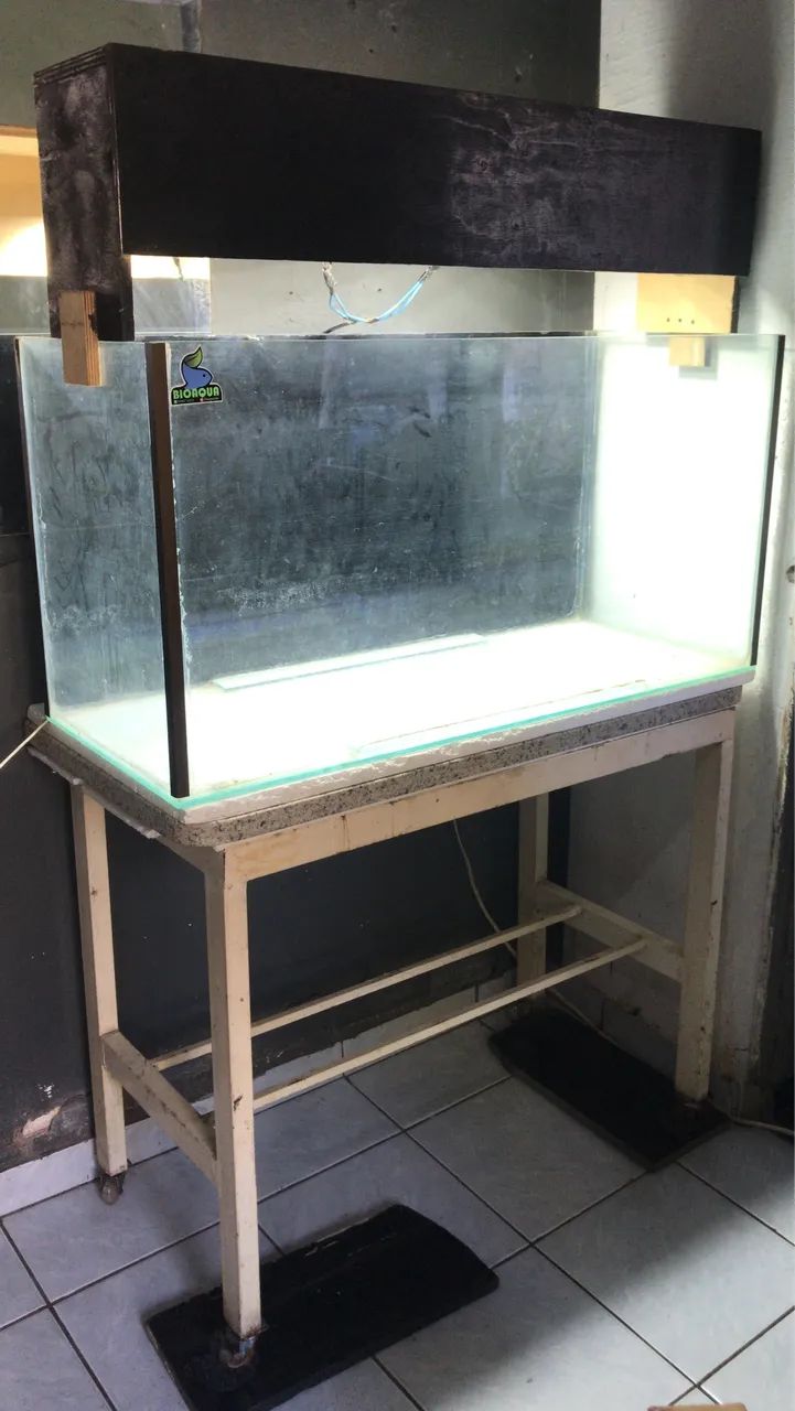 Vendo aquário de 200 litros, com base de ferro e luminária de led. - Foto 5