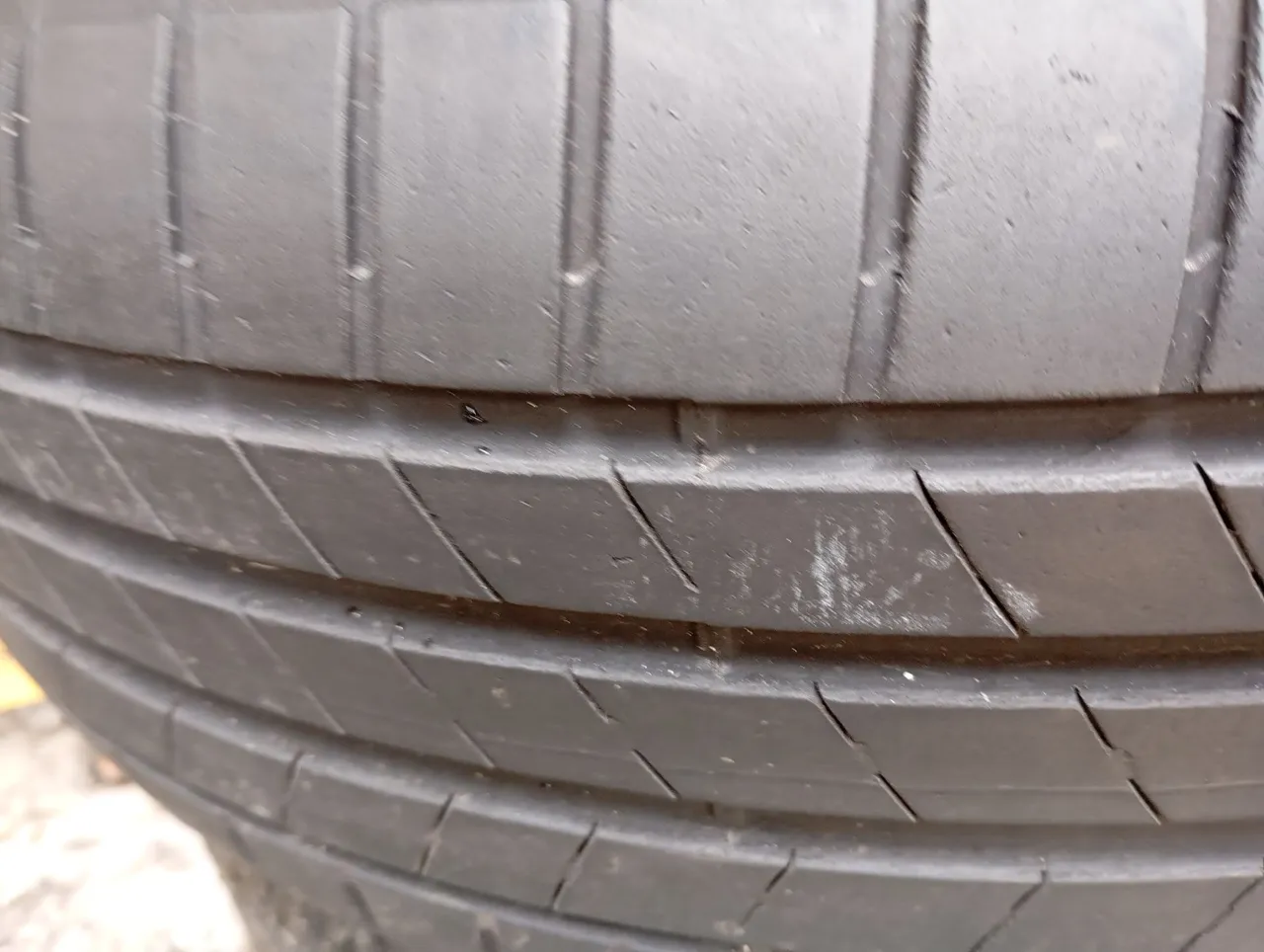 Pneus Bridgestone aro 205/55/17 Usados em Ótimo Estado