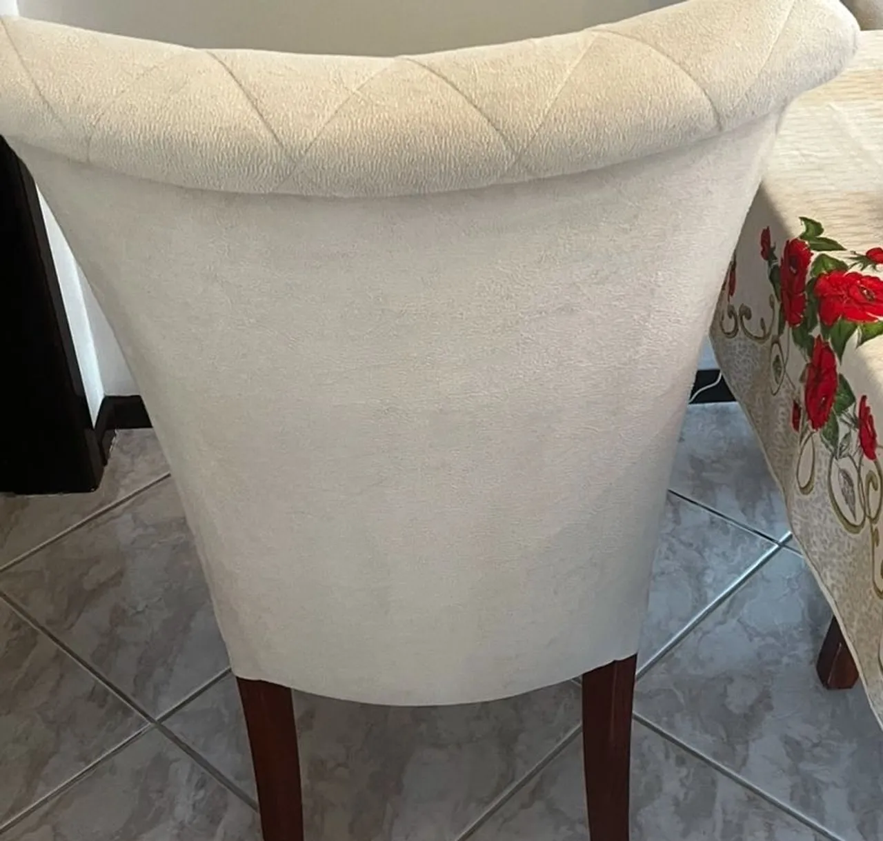 Conjunto mesa jantar com 8 cadeiras
