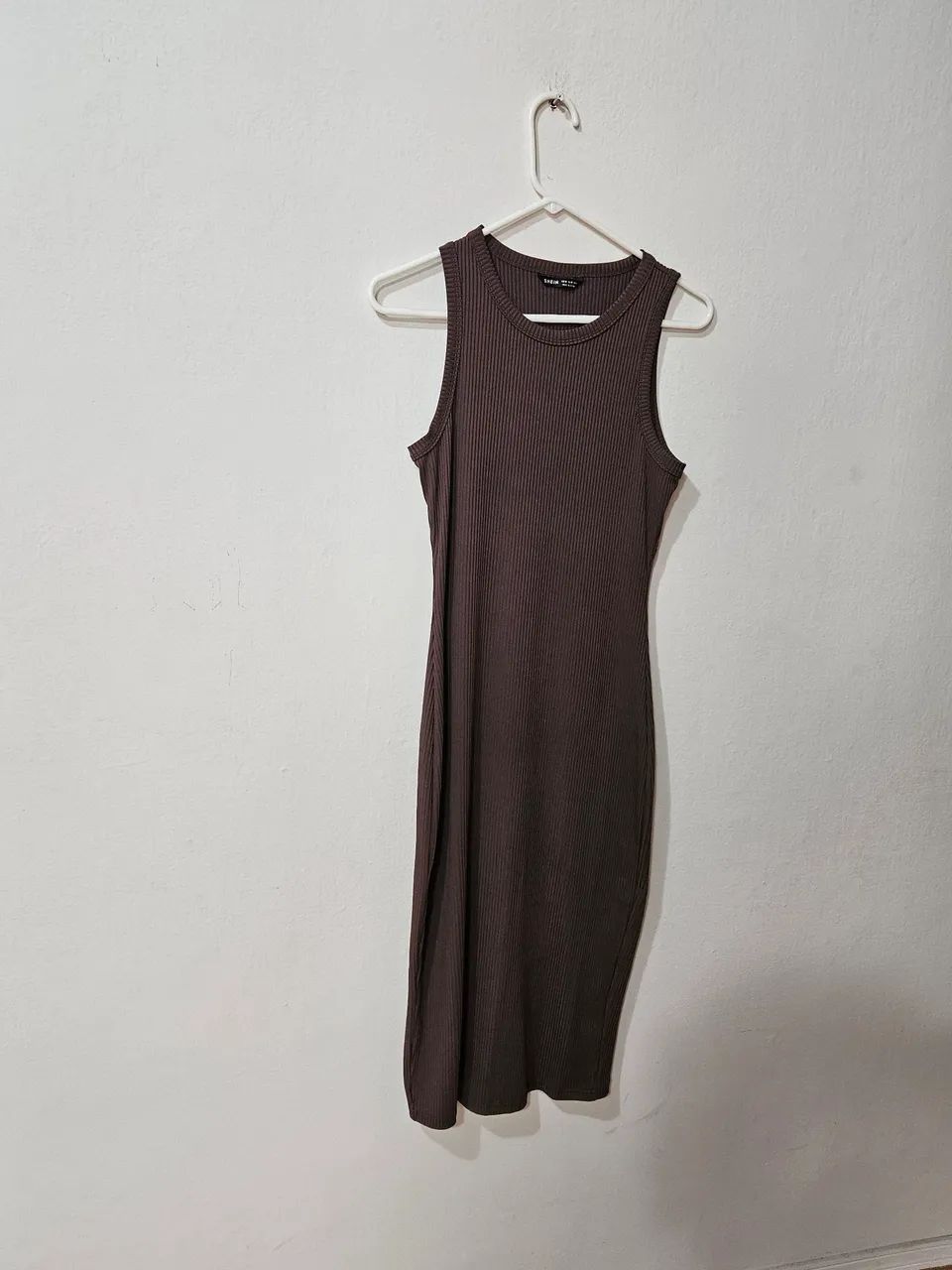 Vestido marrom ajustavel ao corpo - Foto 2