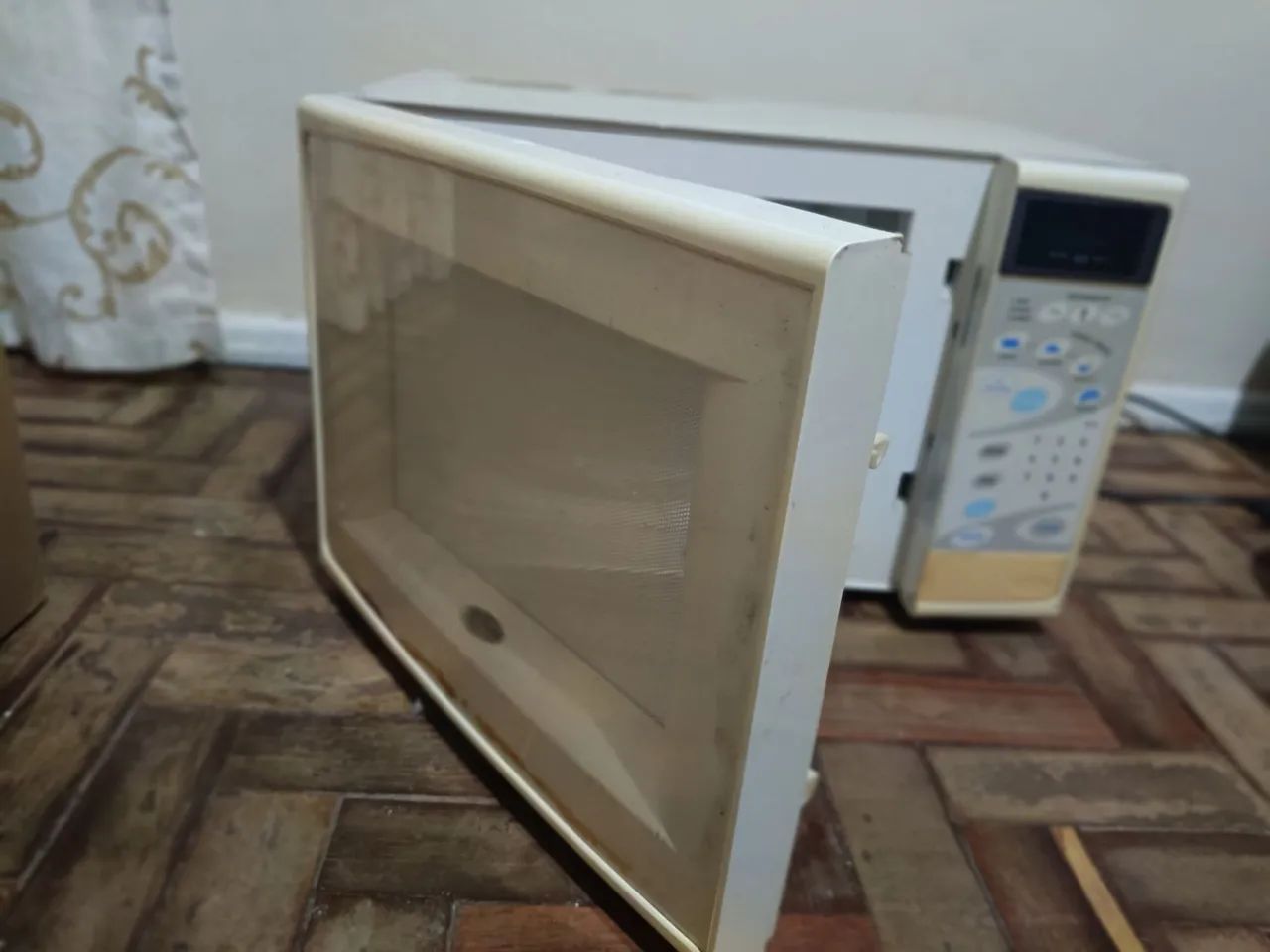 Microondas CCE ( funcionando, botões agarrando ) - Foto 3