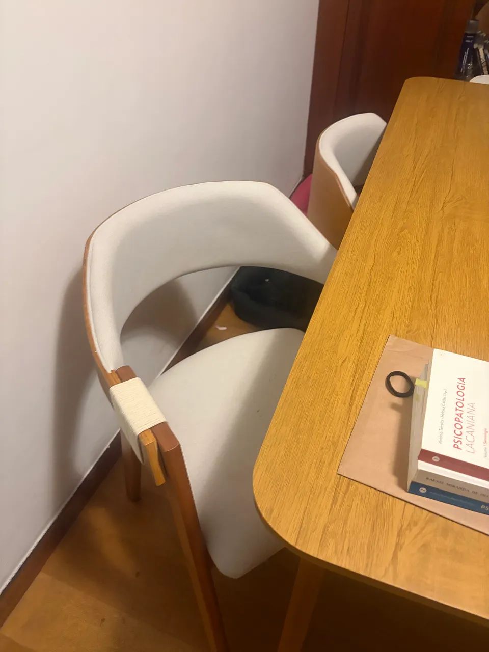 Mesa de jantar excelente estado (sem as cadeiras) - Foto 2