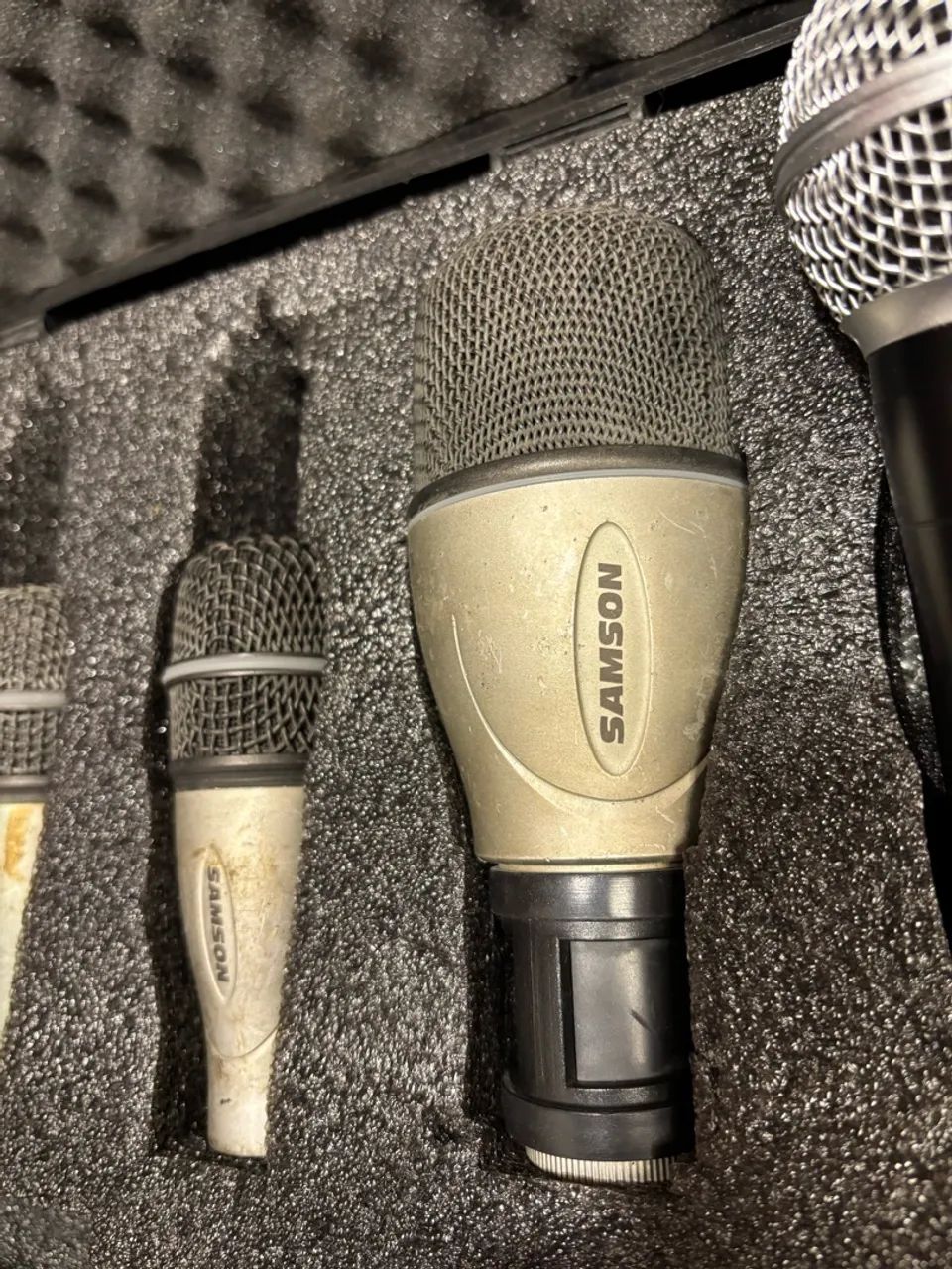Kit Maleta Com 5 Microfones Samson Para Bateria E Voz - Foto 3