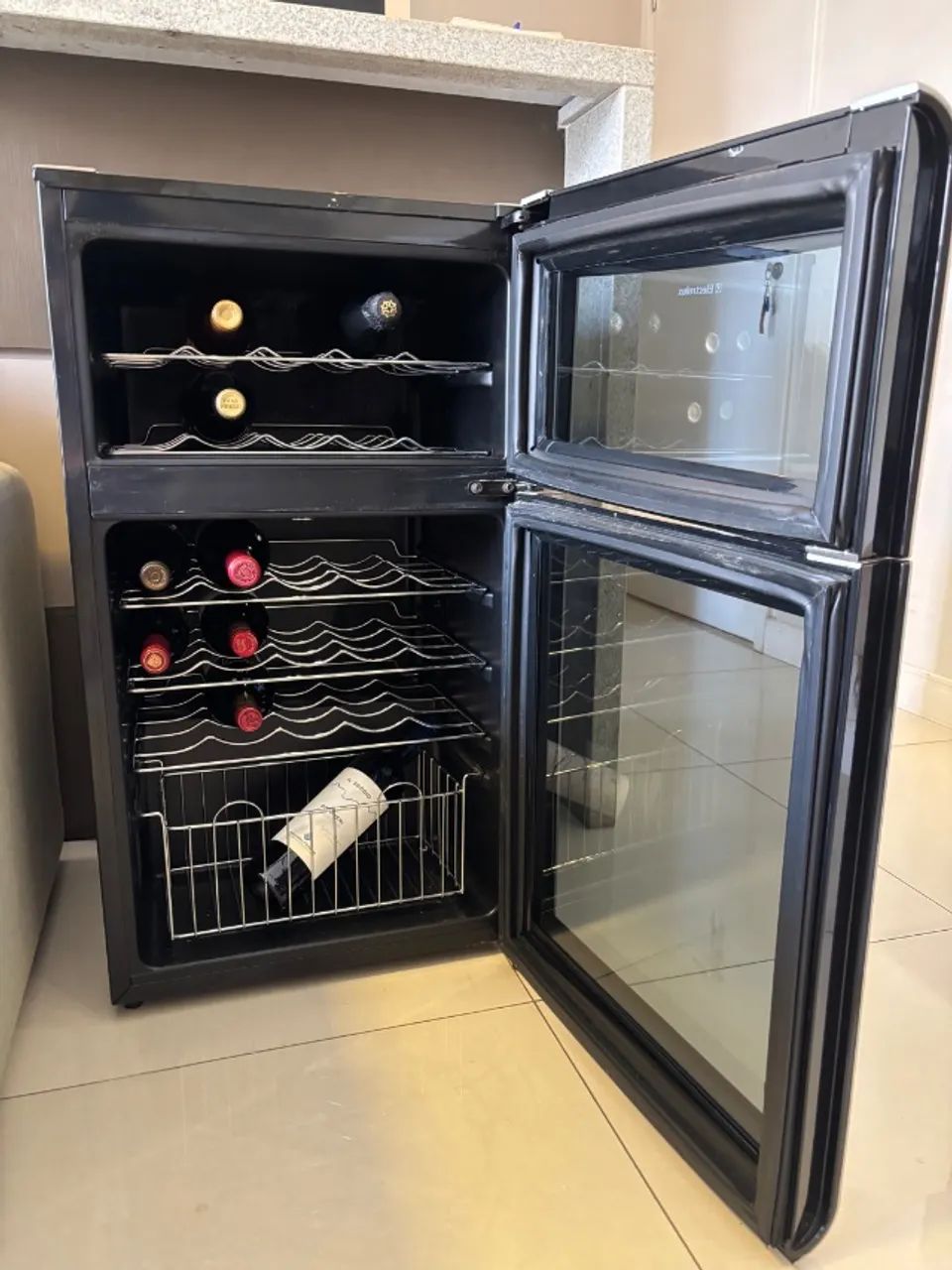  ADEGA ELECTROLUX ACD28 - 28 GARRAFAS - DUAL ZONE - Foto 3