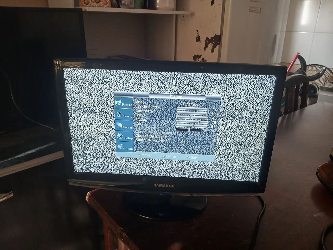 Monitor e tv funcionando porem tem uma manchinha na imagem 50reais 