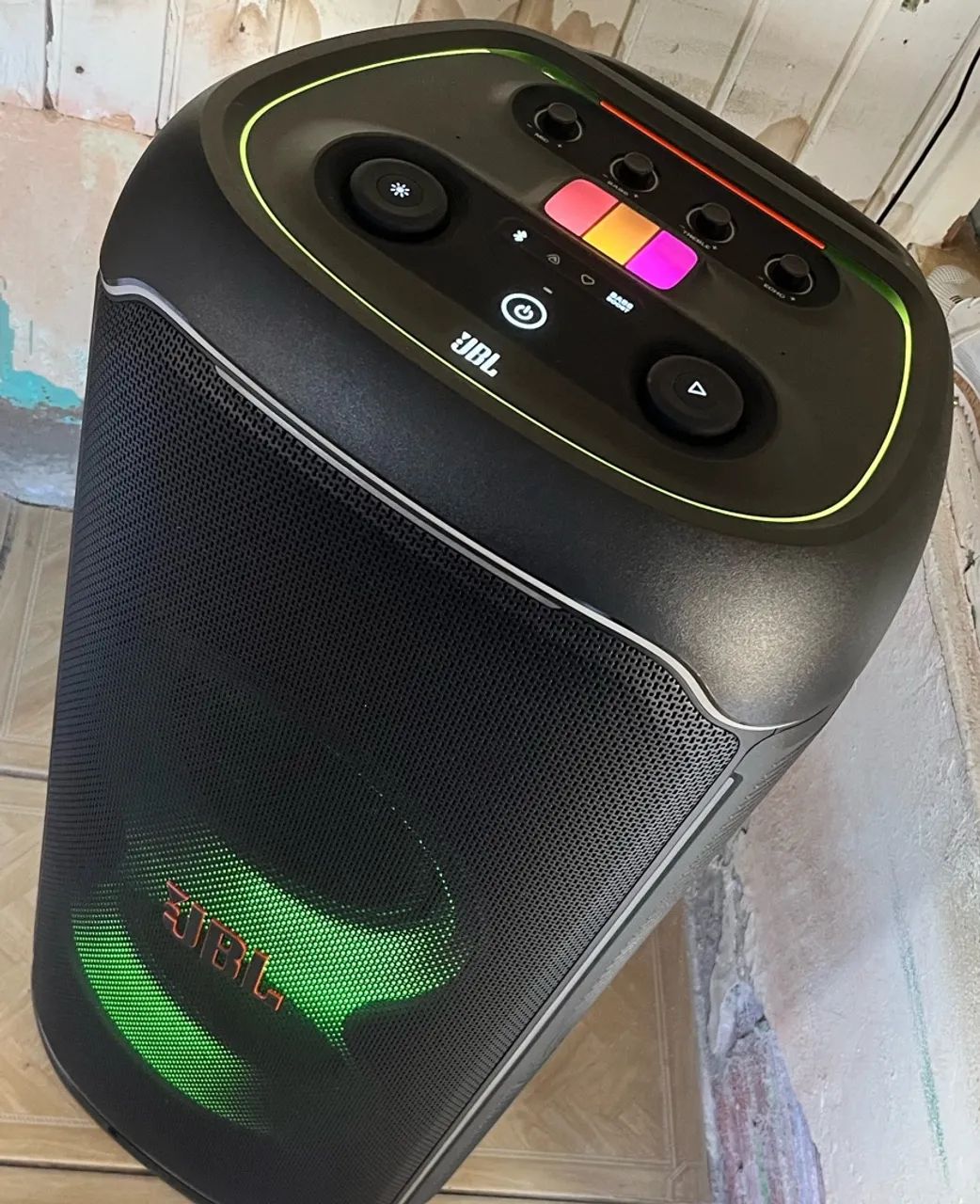 Uma caixa JBL Ultimate 1100  - Foto 3
