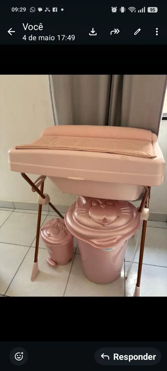 Banheira com trocador, lixeira e cartão 