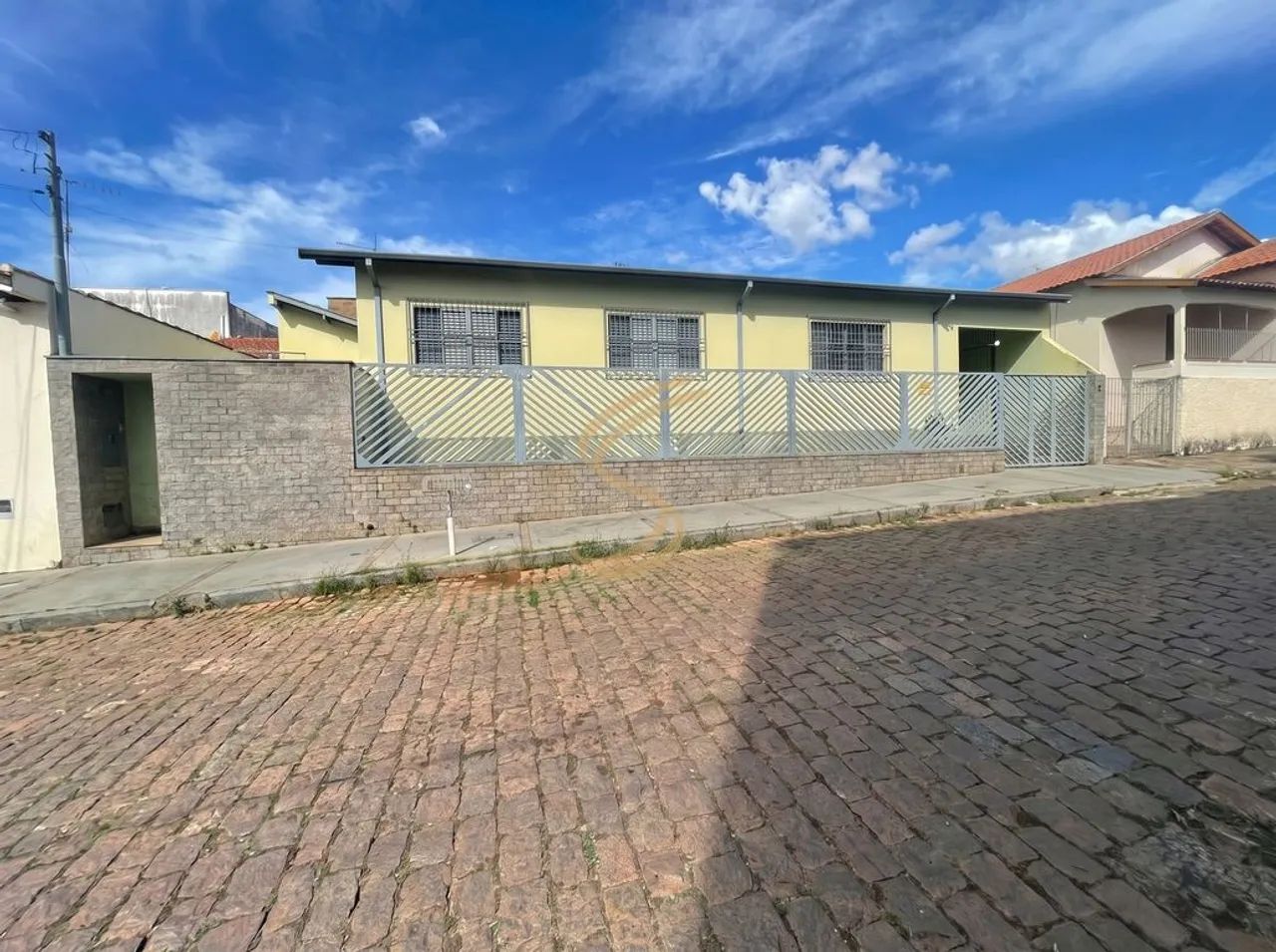 More no Centro: Casa Espaçosa na Rua Carlos Botelho