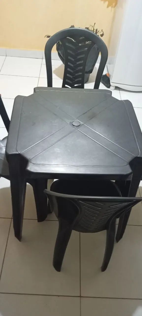 Três mesas de plástico com cadeira  - Foto 2
