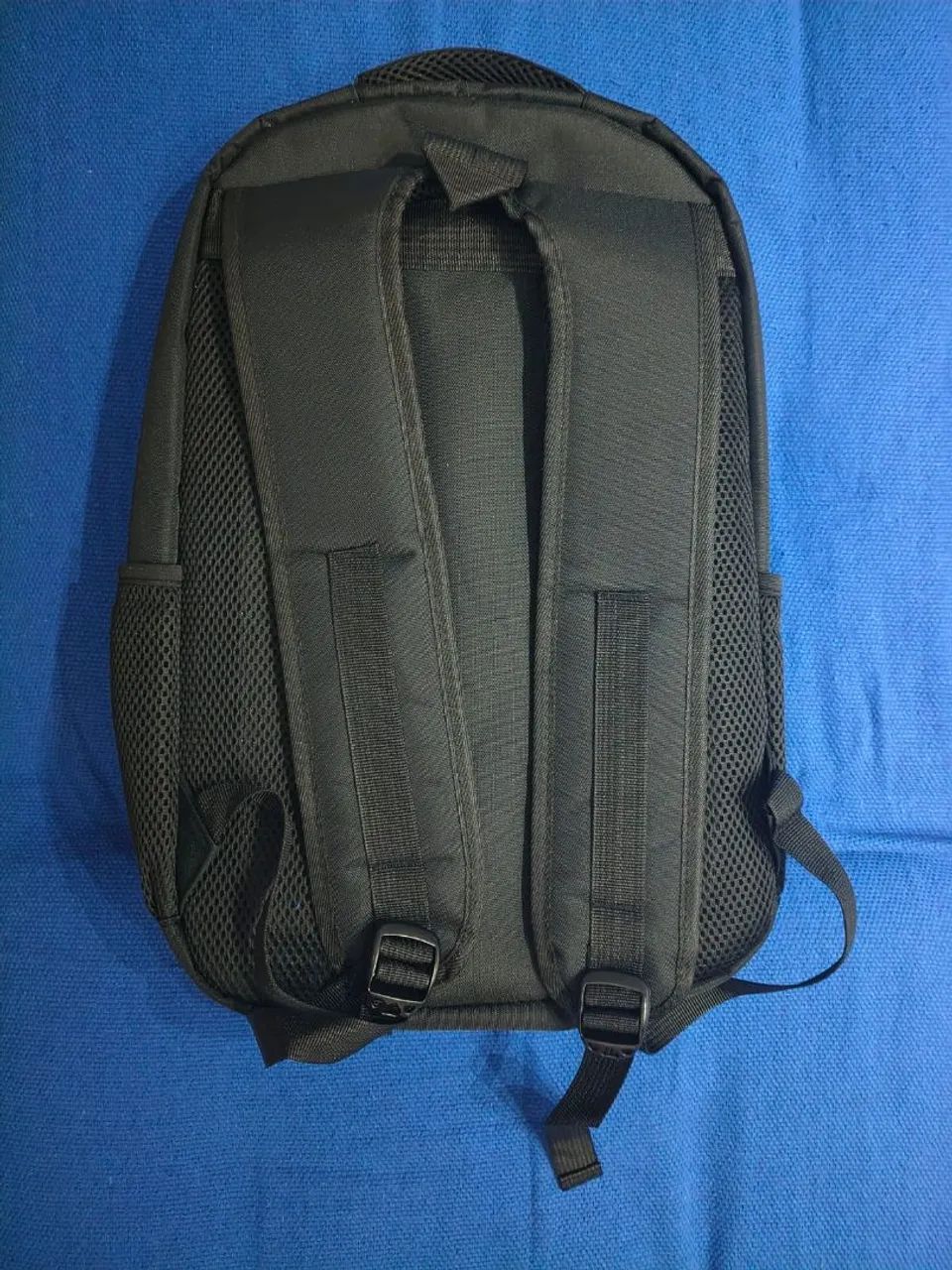 Mochila Executiva Semi-Impermeável para Notebook - Espaçosa e Resistente