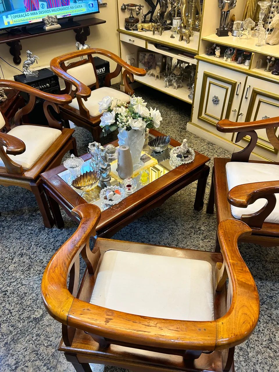 ? VENDO LINDO CONJUNTO EM MADEIRA MACIÇA - MOGNO ? - Foto 4