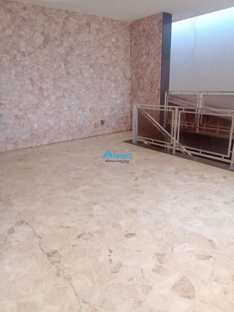 Casa com ampla área de lazer e Edícula - Foto 3