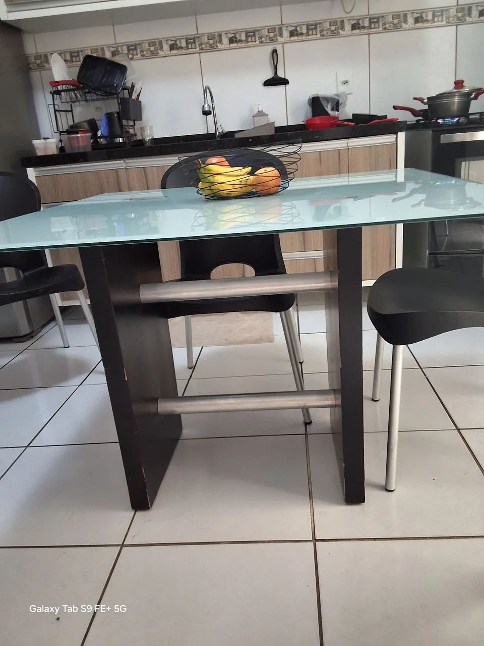 MESA QUADRADA COM 4 CADEIRAS - Foto 3