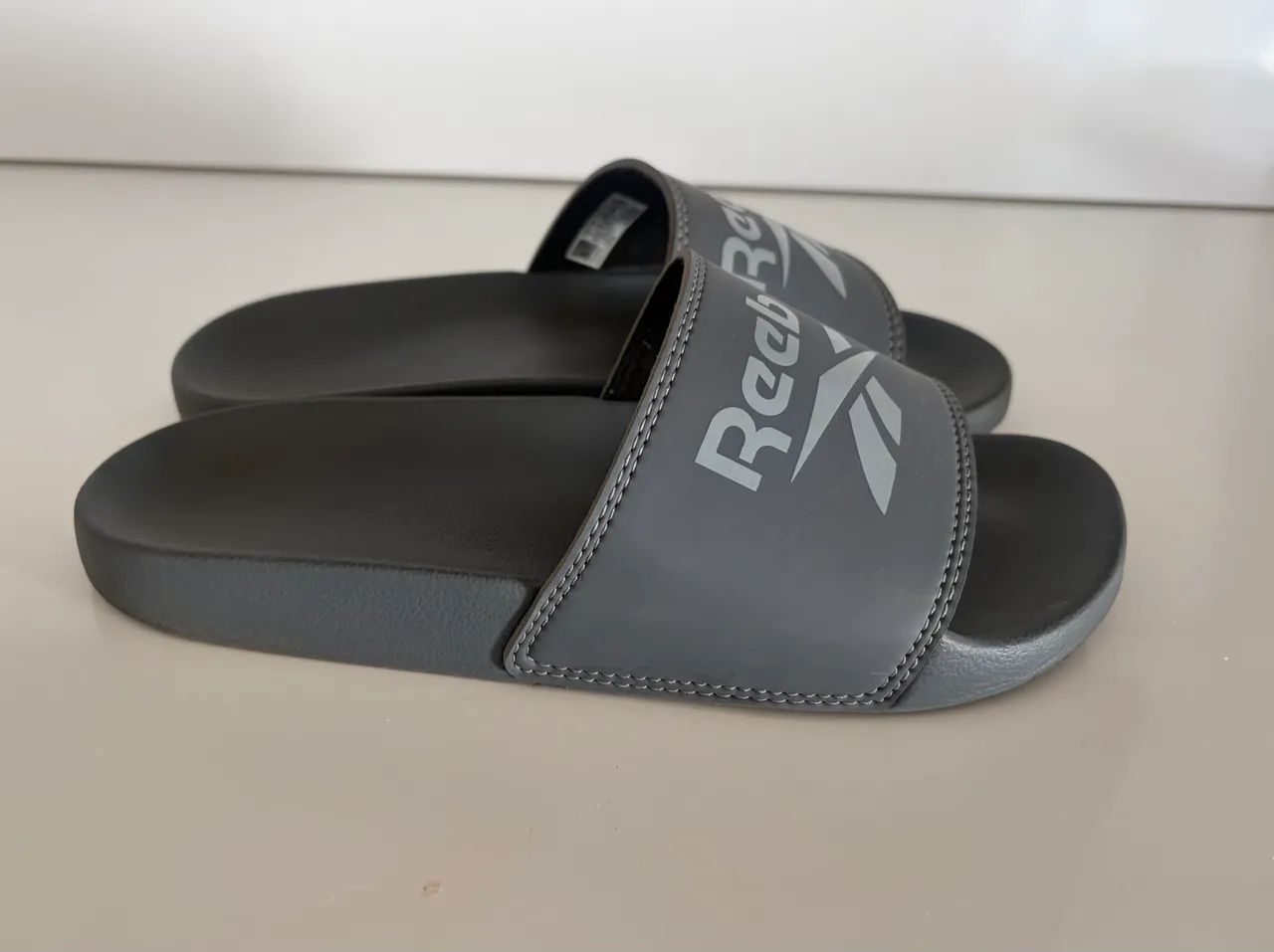 Chinelo Reebok -cinza  - Foto 3