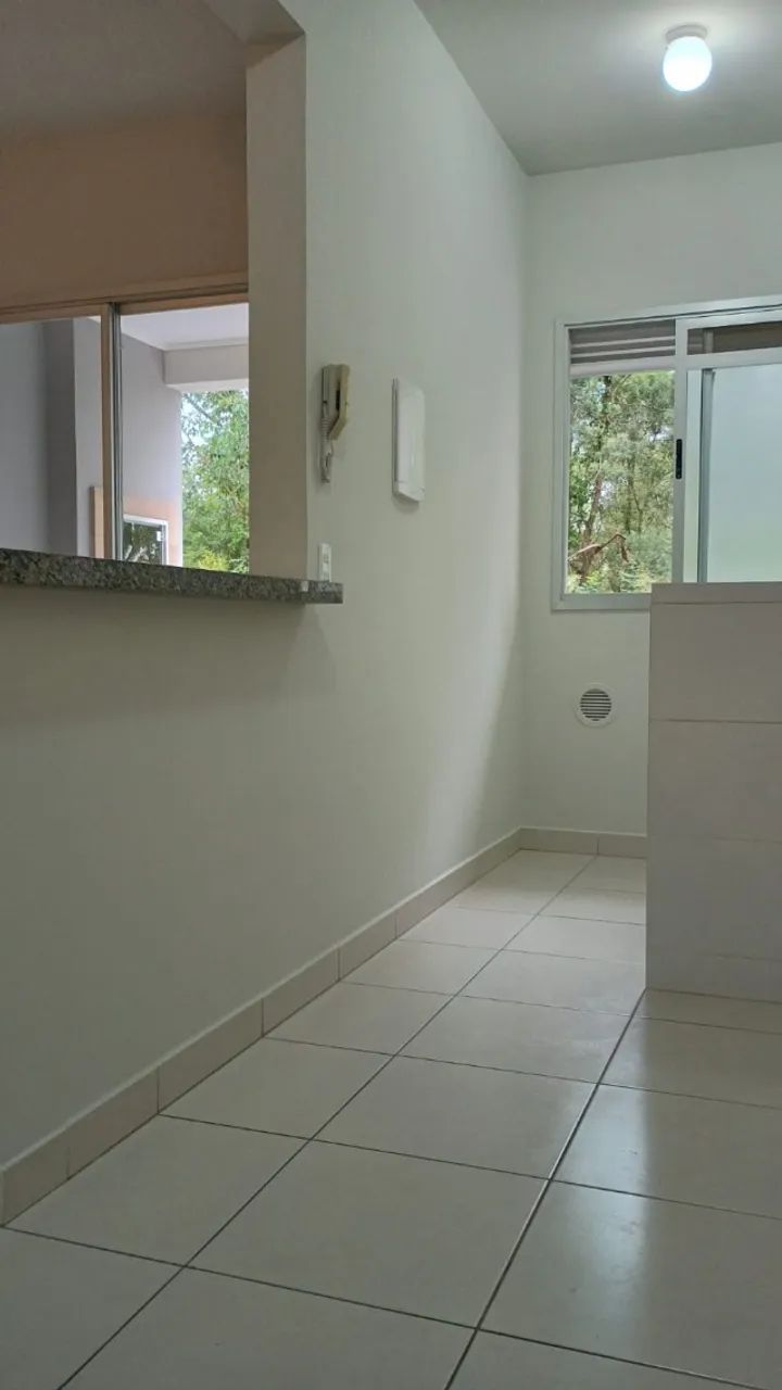 Apartamento novinho em Criciúma, 2 quartos com suíte e garagem coberta. Ótima localização. - Foto 4