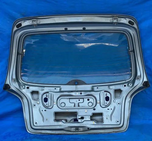 Tampa Traseira Megane 1999 A 2005 / Detalhes Prateado - Foto 3