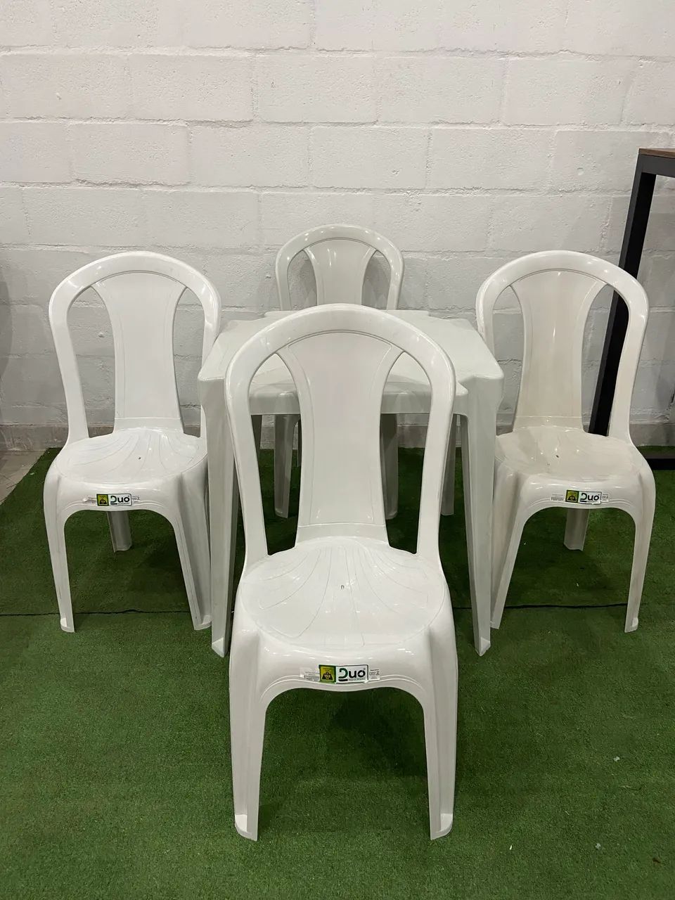 Jogo de mesa com 4 cadeiras reforçadas  - Foto 2