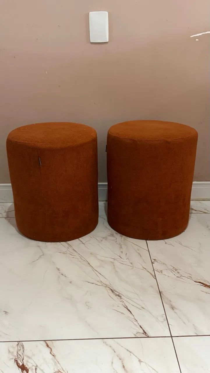Cada Puff na cor terracota 