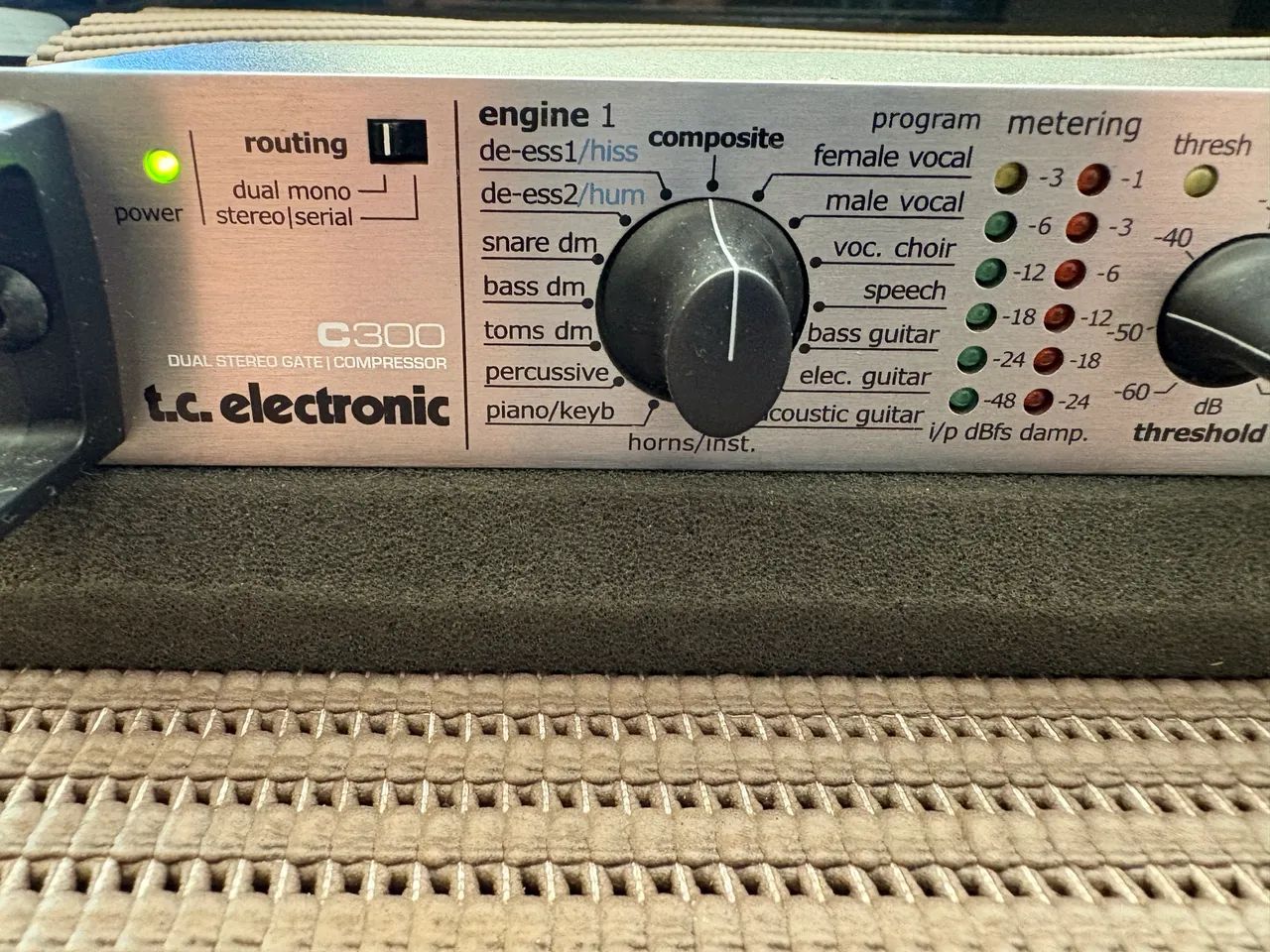Compressor / Gate TC ELETRONICS C300 dual stereo - Foto 2