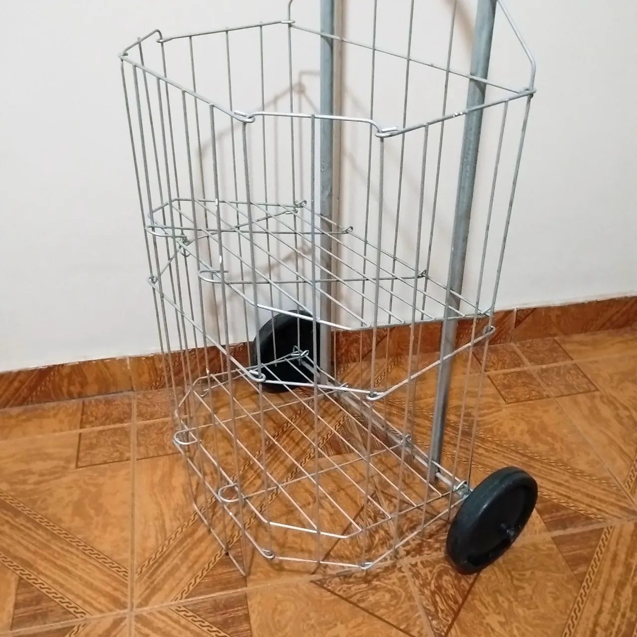 Carrinho de feira aramado - Foto 3