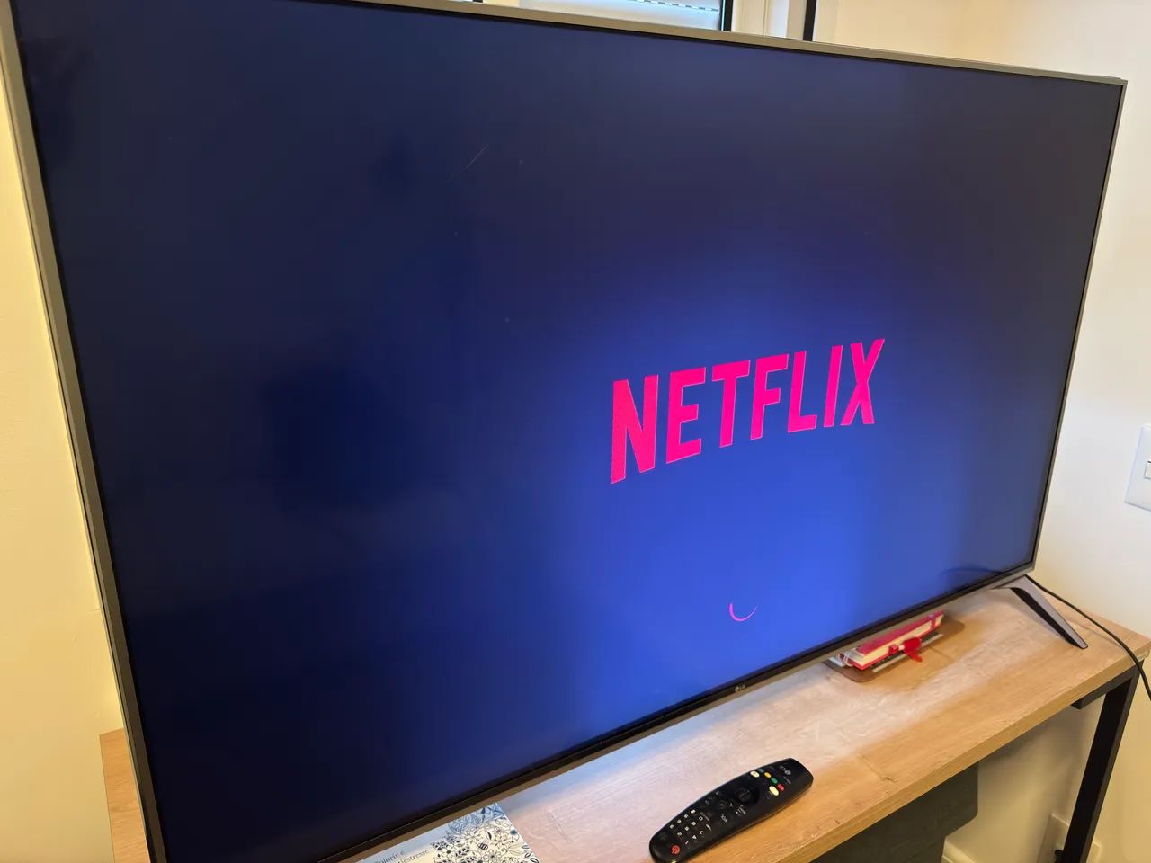 Smart TV LG LED 4K - Modelo 49UJ7500 - Excelente Estado - Foto 2