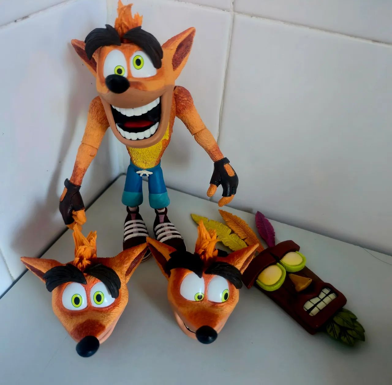 Neca Crash Badicoot Aku Mask Raro 