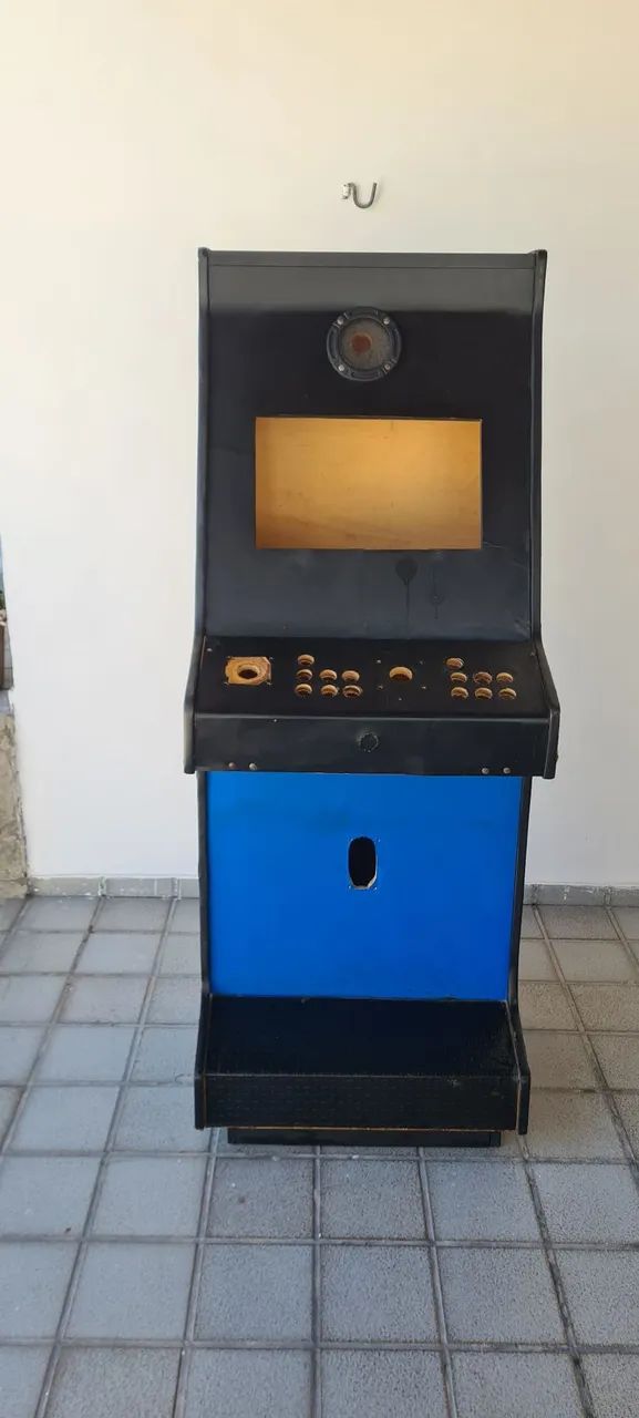 Gabinete arcade fliperama.