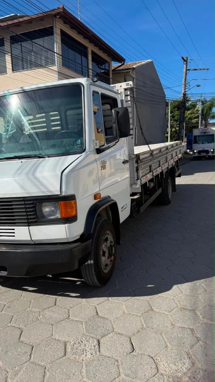 Mercedes 710 impecável 