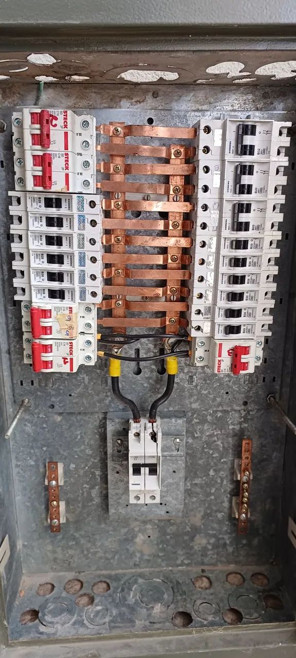 QUADRO DE DISTRIBUIÇÃO GABINETE DE AÇO /// R$750,00 - Foto 2