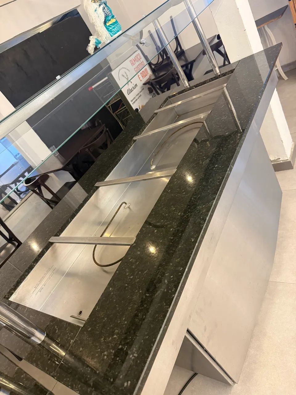 BUFFET TÉRMICO QUENTE E FRIO + MESAS E CADEIRAS PARA RESTAURANTE - Foto 2
