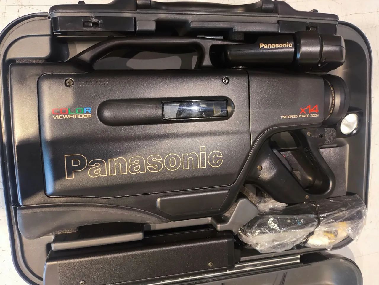 Filmadora Panasonic ominimove PV 950 14x zoom + maleta leia a