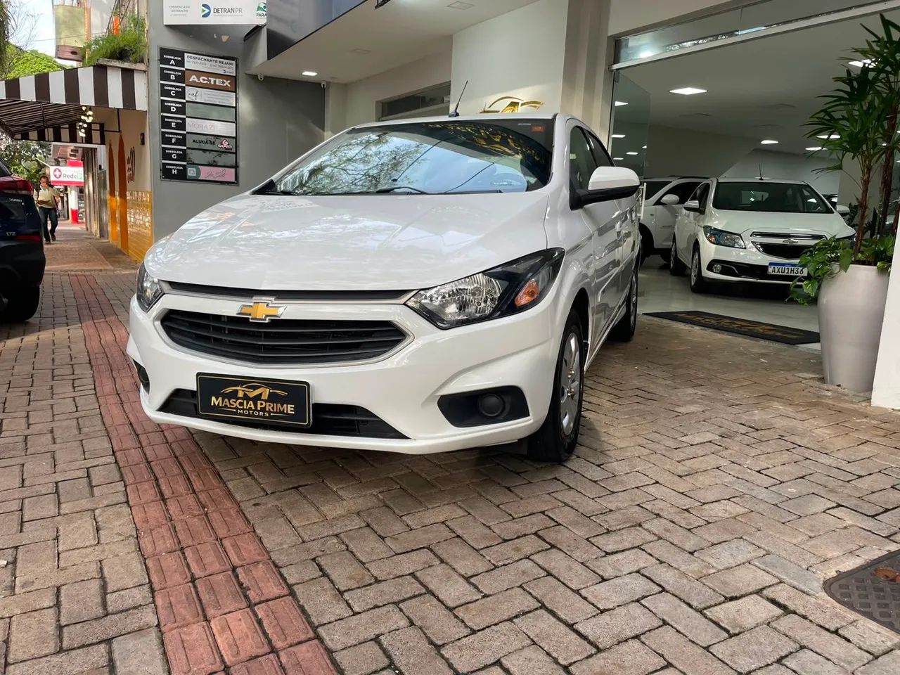 Chevrolet Onix Hatch LT 1.0 8V Flex Mec. 4P 2017 - Foto 2