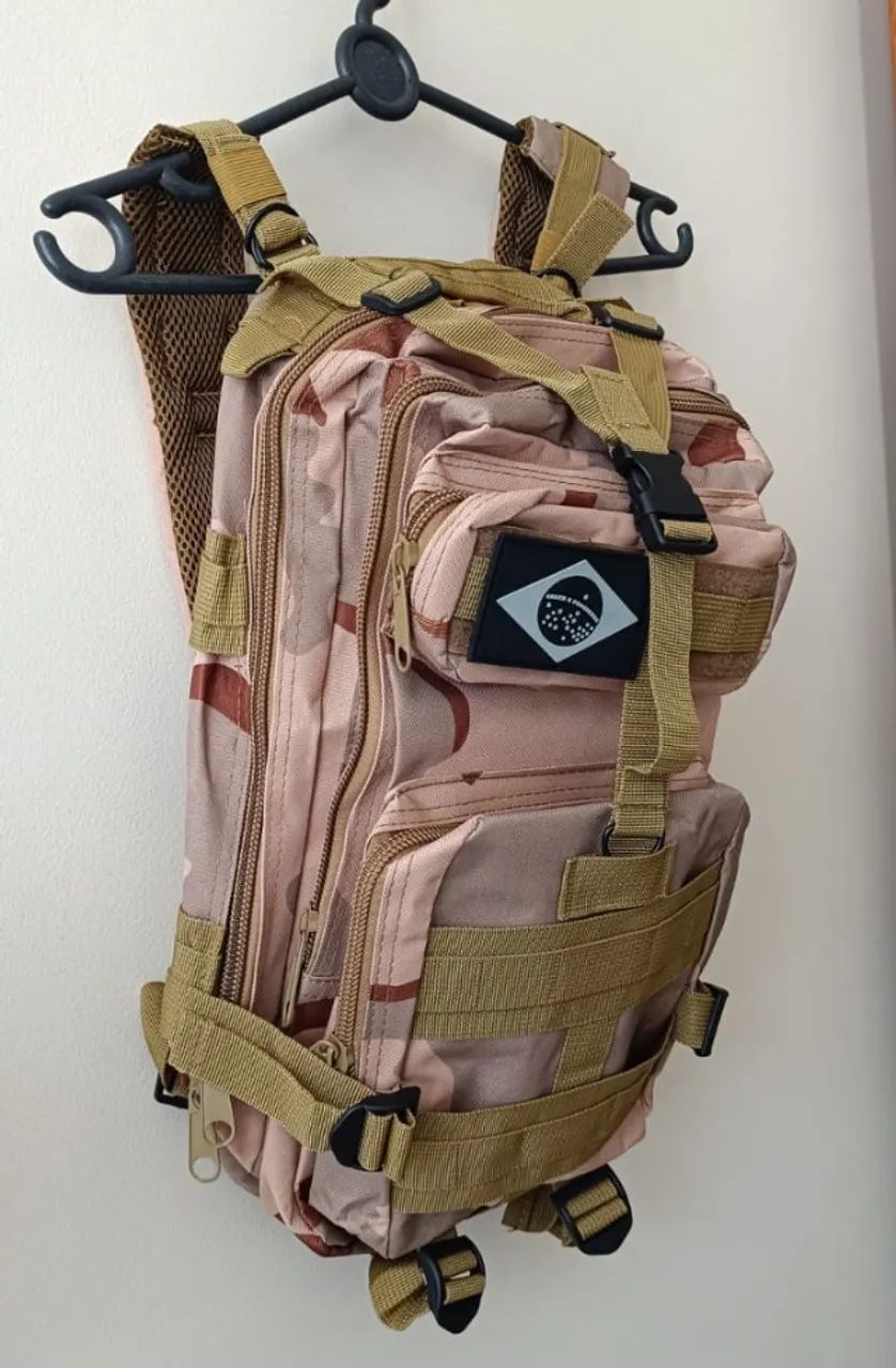 Mochila camuflada deserto resistente 30L com vários compartimentos nova - Foto 3