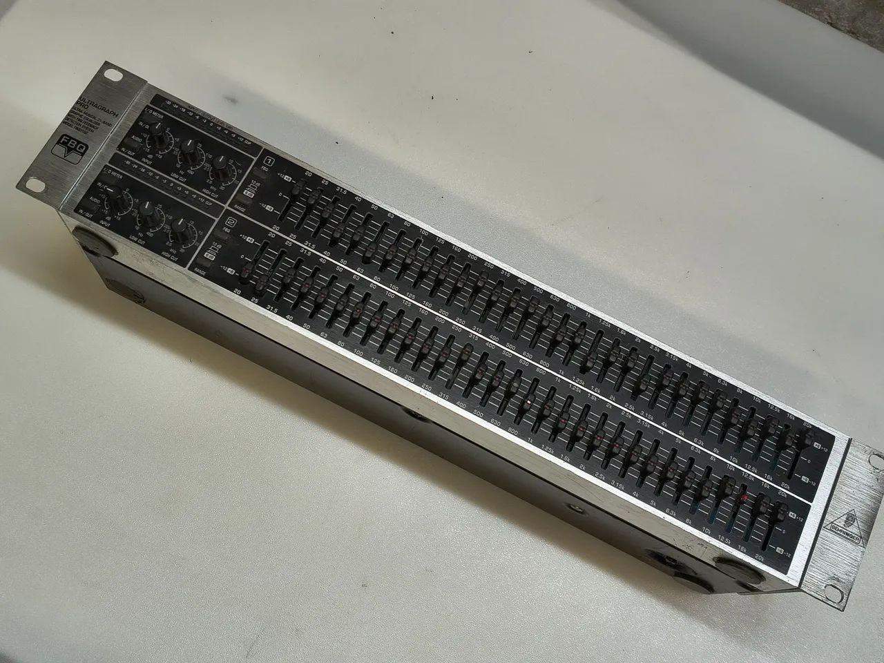Equalizador ultragraph pro fbq3102