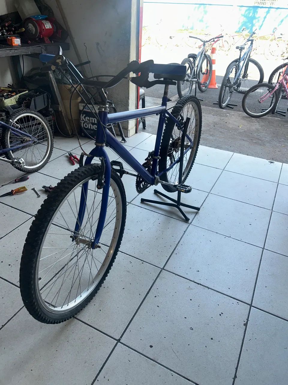 Bicicleta aro 26 semi nova! 