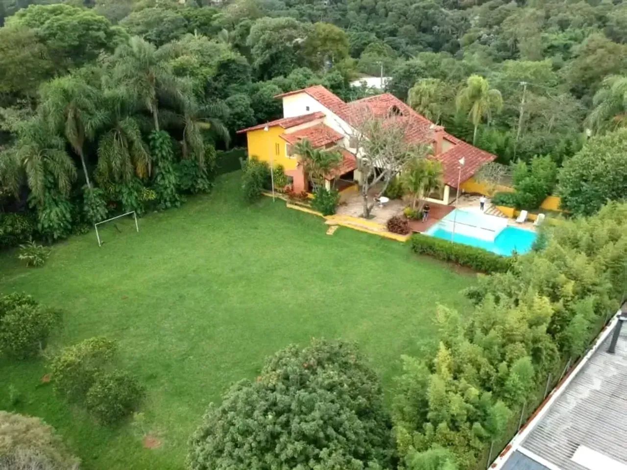 Casa em condomínio fechado  com 6 quartos em Cotia - SP