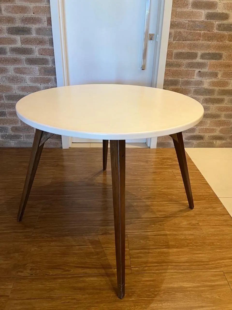 Mesa Jantar Redonda Eames Luxo Laca Branca e Madeira 1,20m - Foto 4