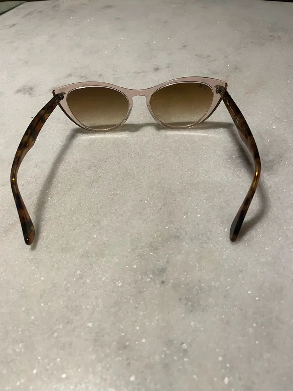 Óculos de sol RayBan feminino  - Foto 4