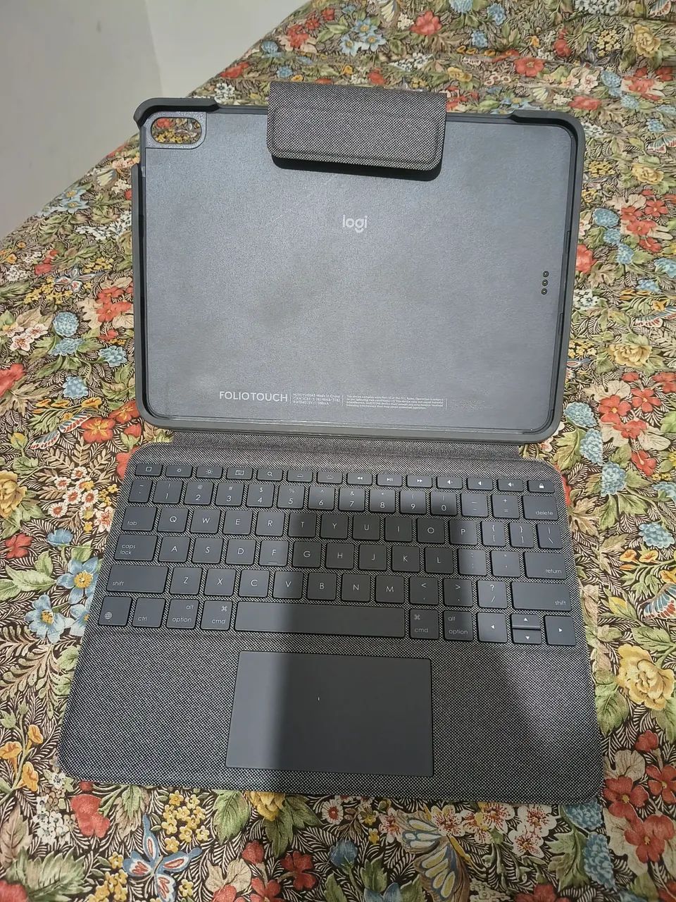 Capa teclado Logitech fólio iPad Air 4ª e 5ª Geração  - Foto 2