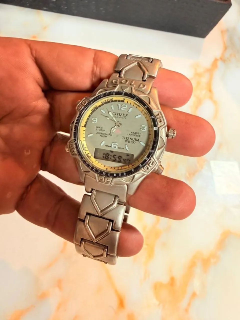 Relógio Citizen Titanium Gold 