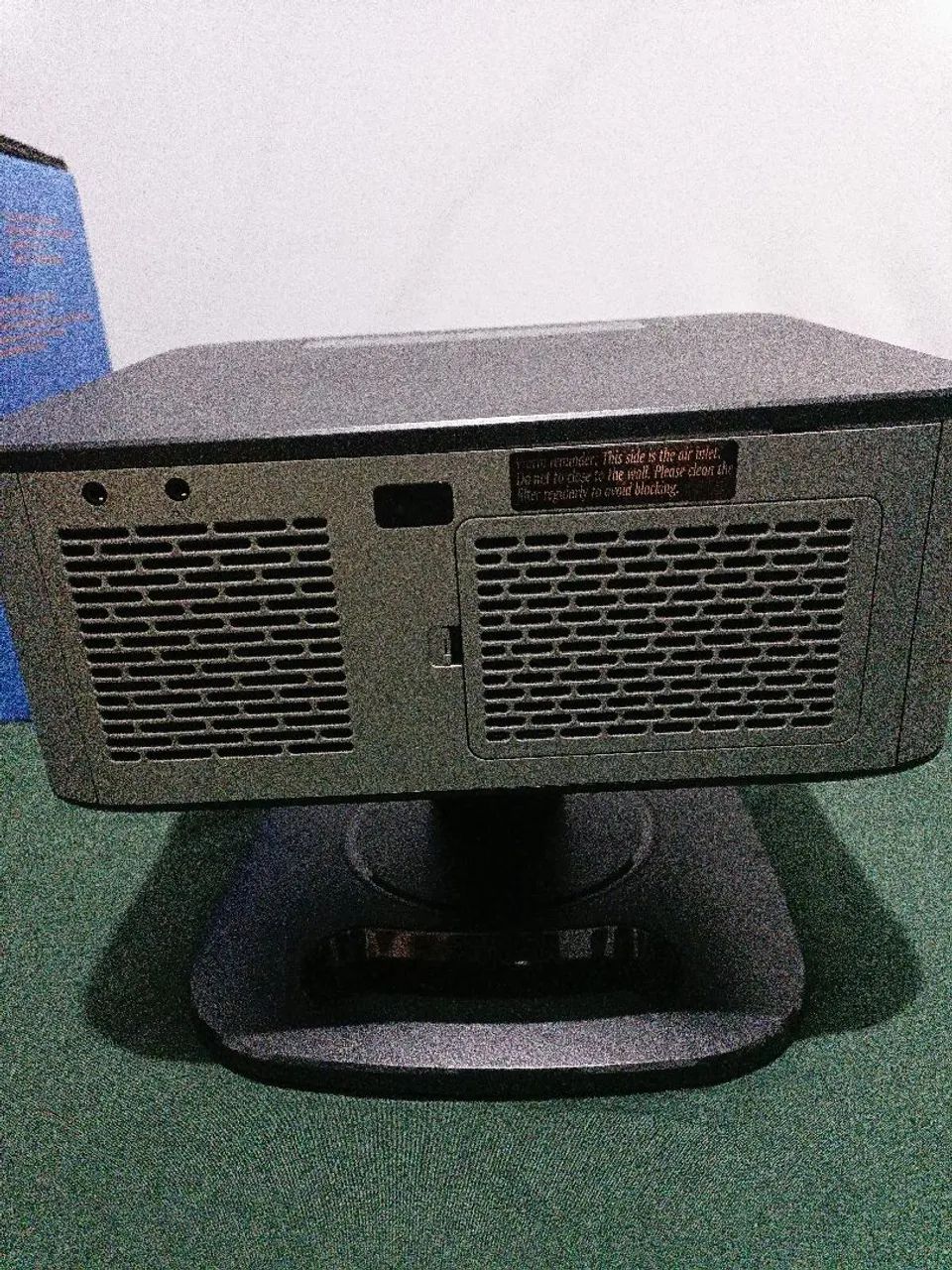 Vendo lindo projetor novo Horlat excelente imagem , som alto , super conservado na caixa. - Foto 2