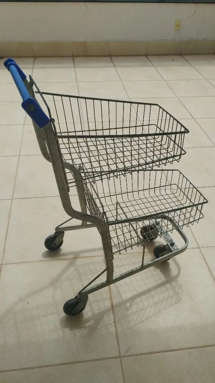 Carrinho de supermercado em ótimo estado 