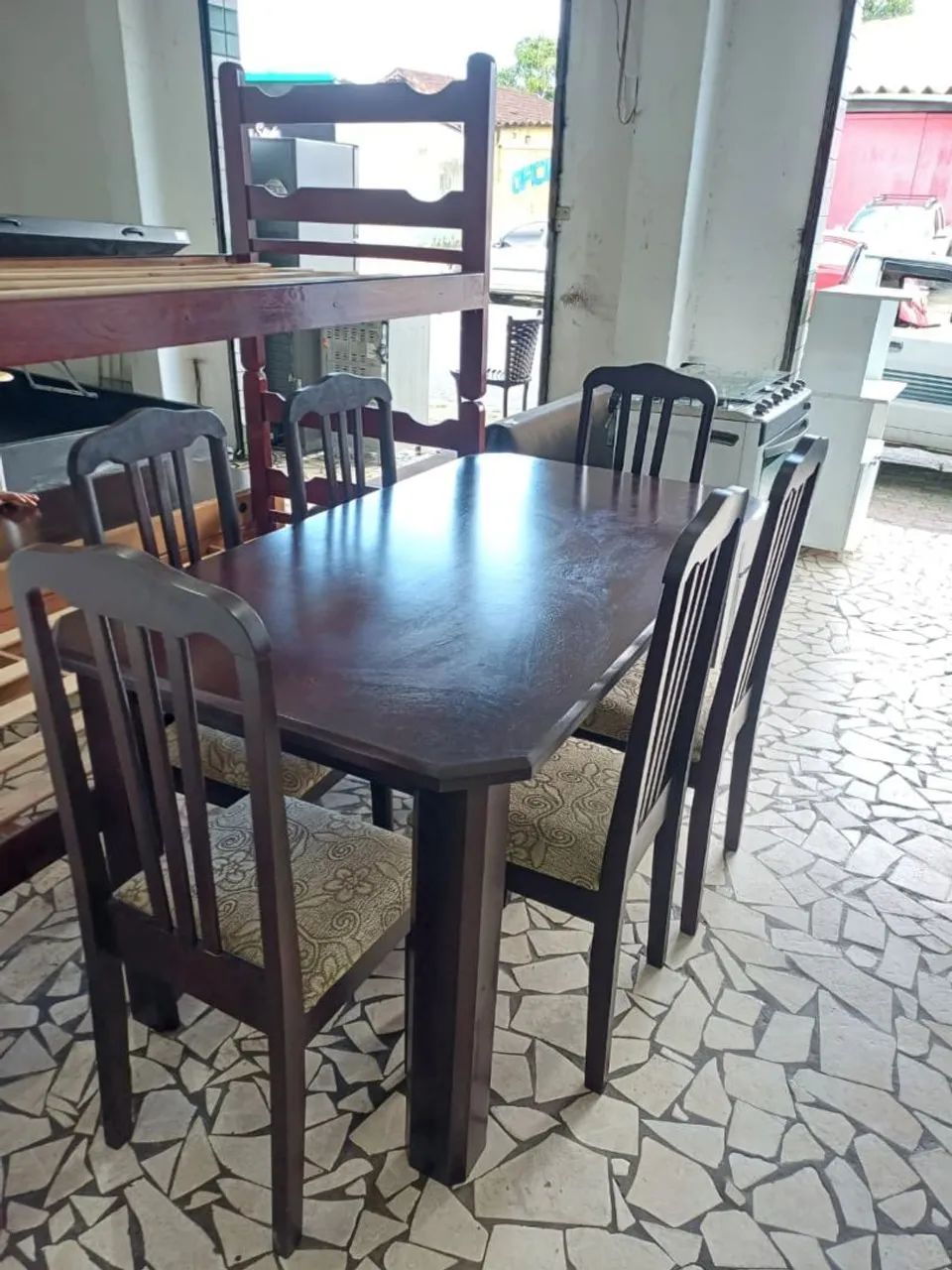 Mesa com 6 cadeiras madeira maciça  - Foto 4
