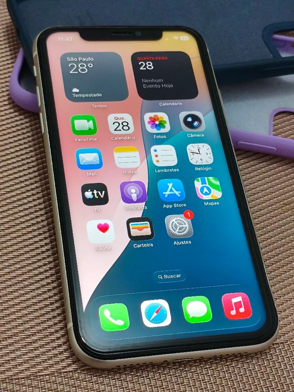 Apple iPhone 11 - Branco - Foto 2